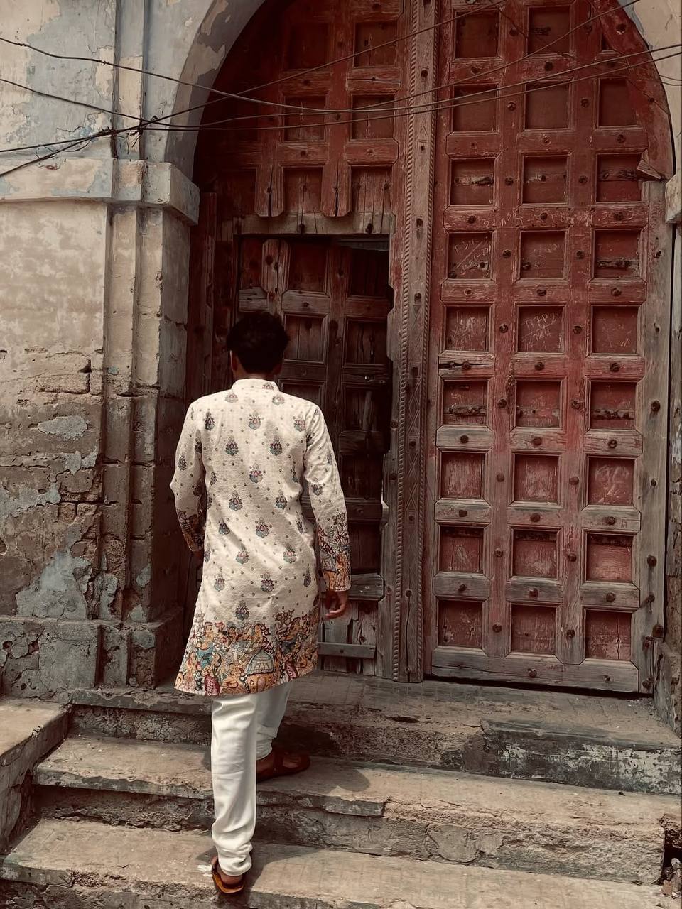 CREAM SCHIFFLI VIRAASAT PRINTRD KURTA WITH PAJAMA