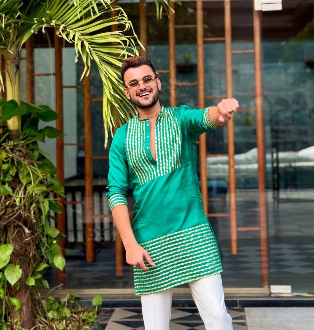 GREEN EMBROIDERED KURTA PANT SET