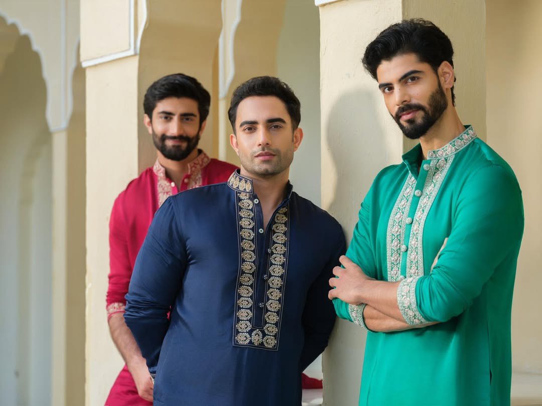 NAVY BLUE NECK JARI HEAVY EMBROIDERED KURTA WITH PANT SET