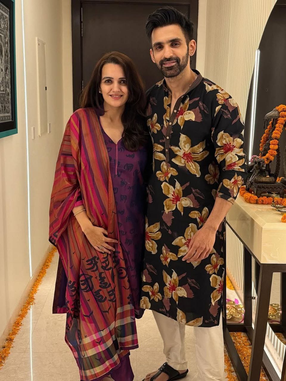 BLACK  FLORAL PRINTED KURTA WITH PAJAMA SET FOR MEN