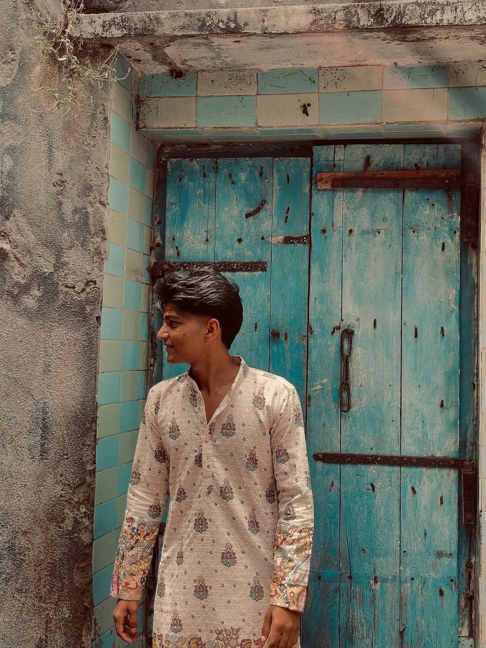 CREAM SCHIFFLI VIRAASAT PRINTRD KURTA WITH PAJAMA