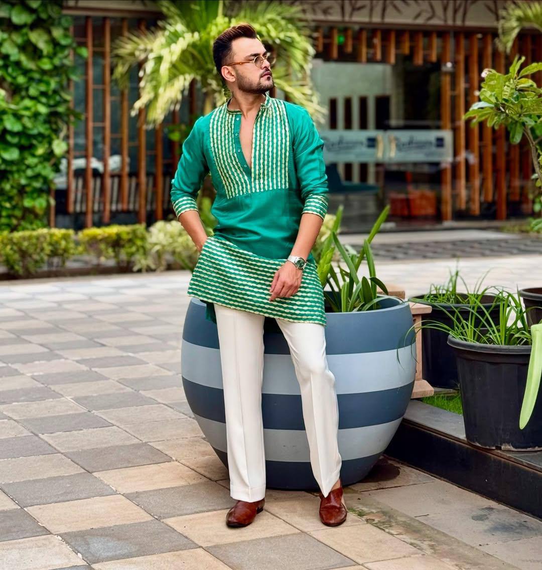 GREEN EMBROIDERED  KURTA PANT SET
