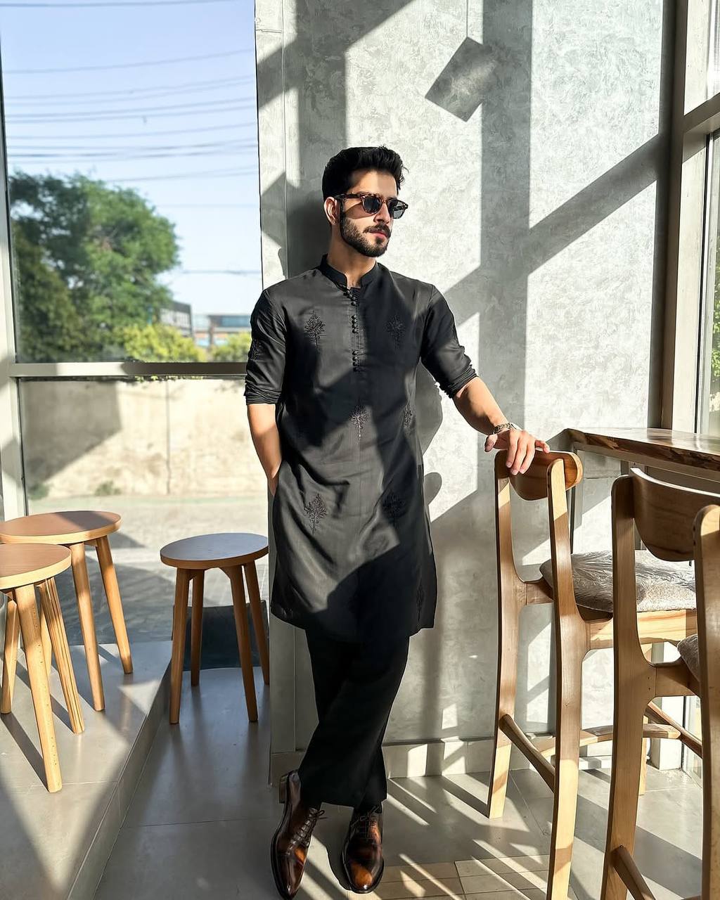 BLACK EMBROIDERED KURTA PAJAMA SET