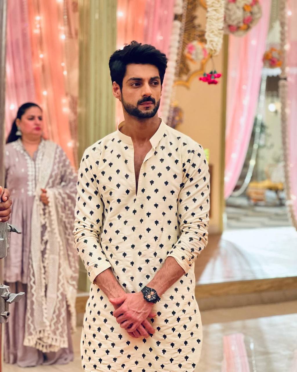 CREAM COLORED KURTA WITH BLACK LEAF MOTIFS KURTA WITH PAJAMA