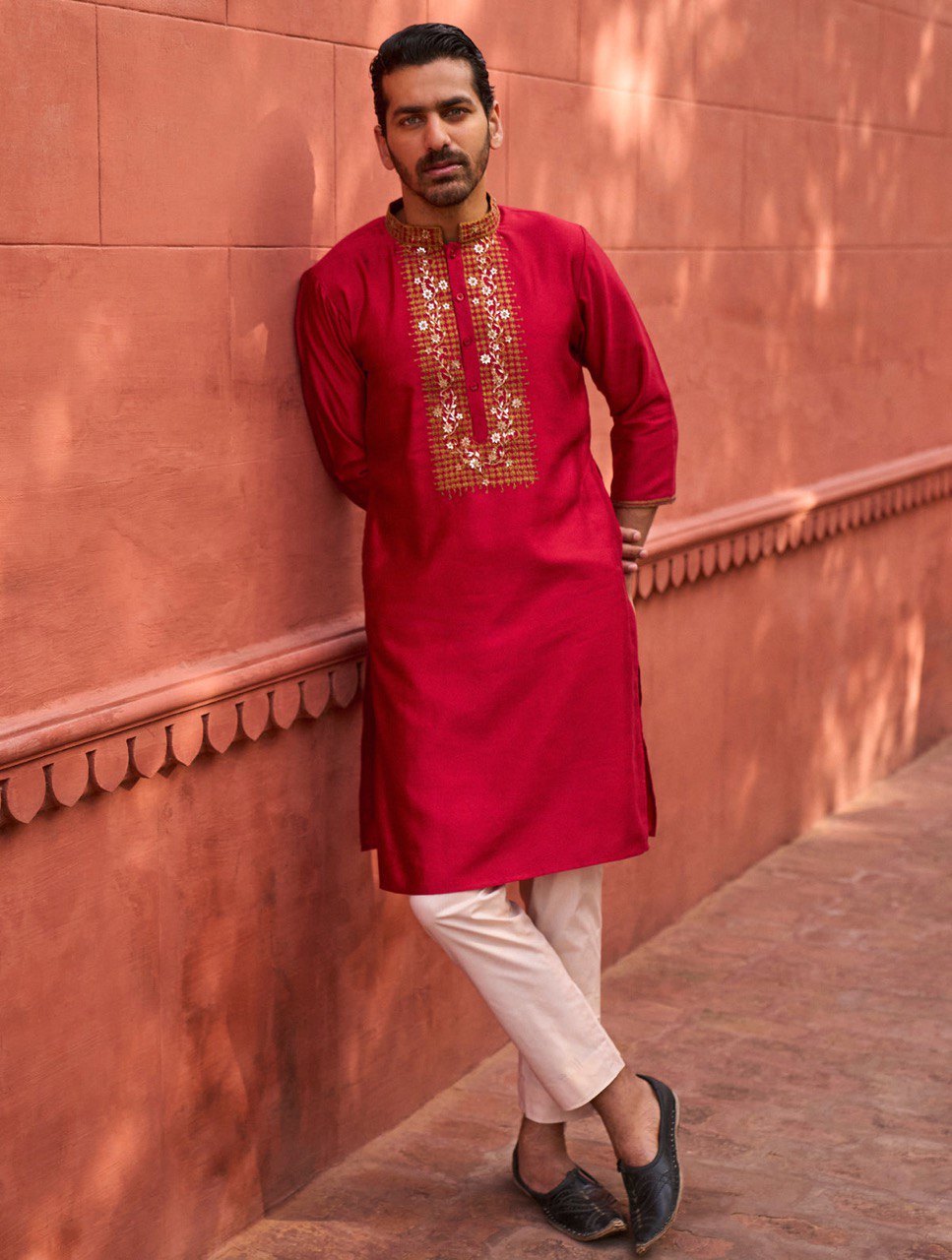 RED JARI NECK EMBROIDERY KURTA PAJAMA SET