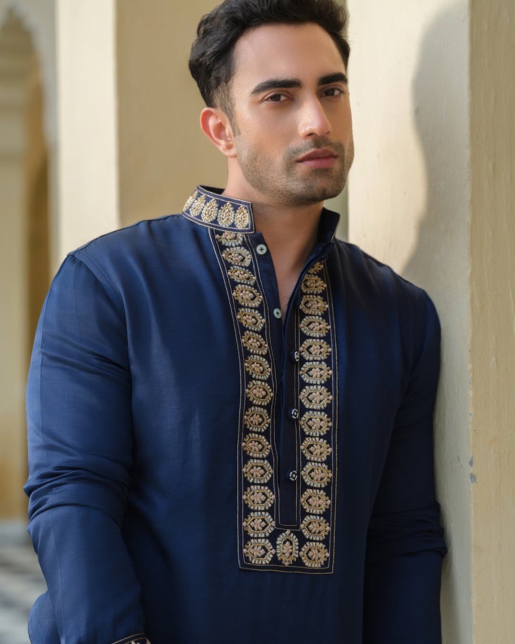 NAVY BLUE NECK JARI HEAVY EMBROIDERED KURTA WITH PANT SET