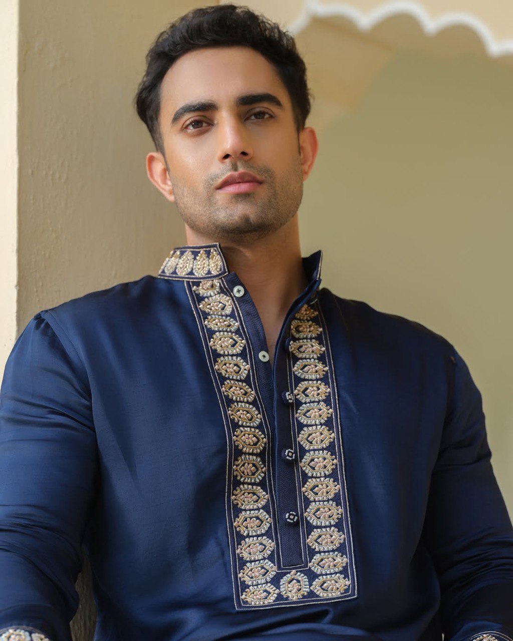NAVY BLUE NECK JARI HEAVY EMBROIDERED KURTA WITH PANT SET